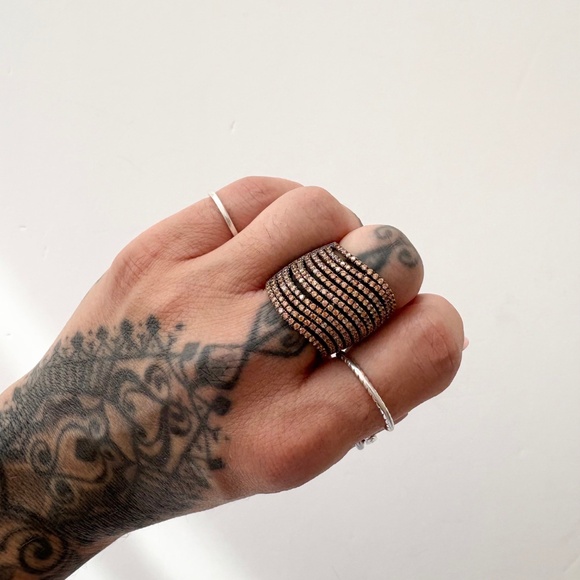 Noir NYC gunmetal spiral crystal ring - Picture 3 of 4